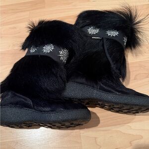 Black Fur Winter Boots with Pom-Pom